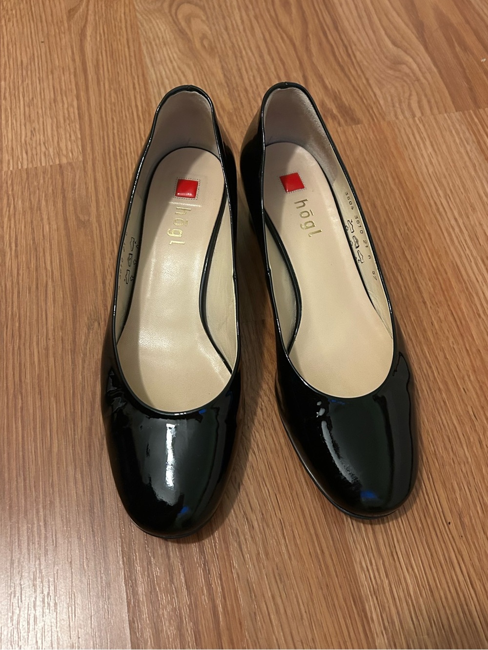 Hōgl Black Leather Patent Round-Toe Women's Pumps